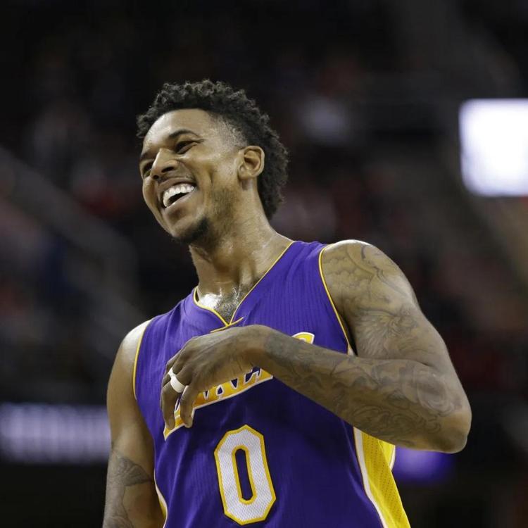 在聚光灯下 在聚光灯下